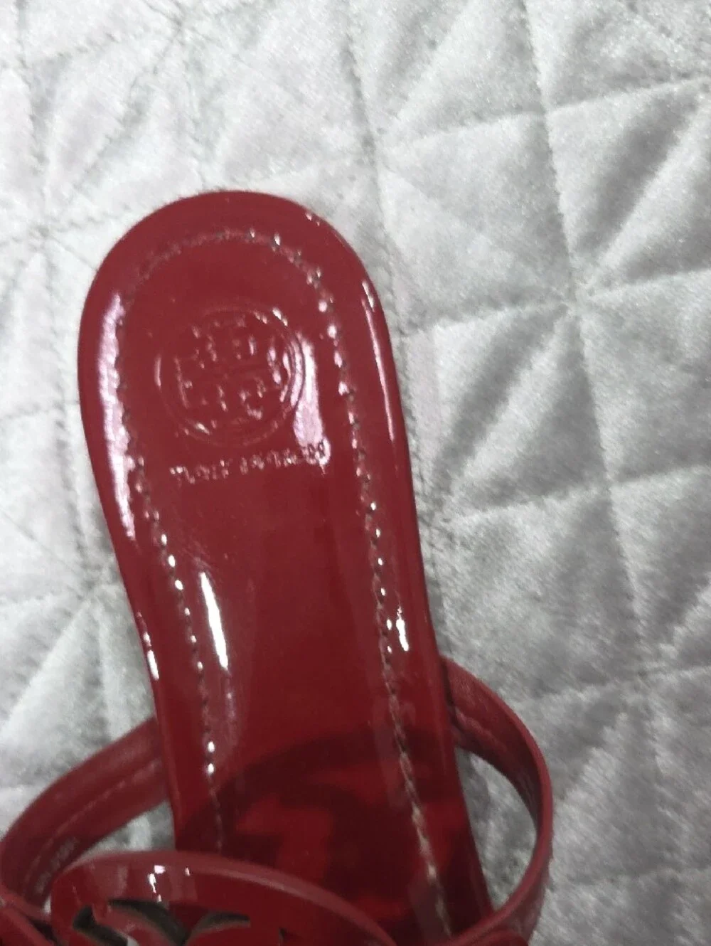Tory Burch Red Patent Logo Thong Sandals - Round Cutout Emblem